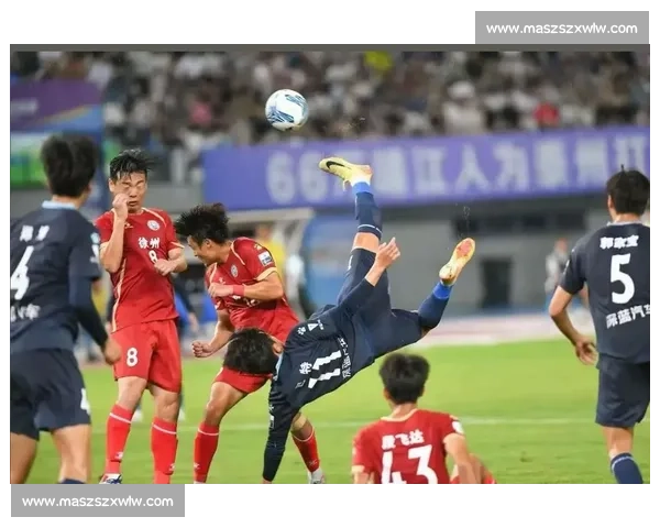 精彩足球瞬间回顾 赛场激情集锦 揭开最激动人心的进球与精彩瞬间 - 副本 (3)